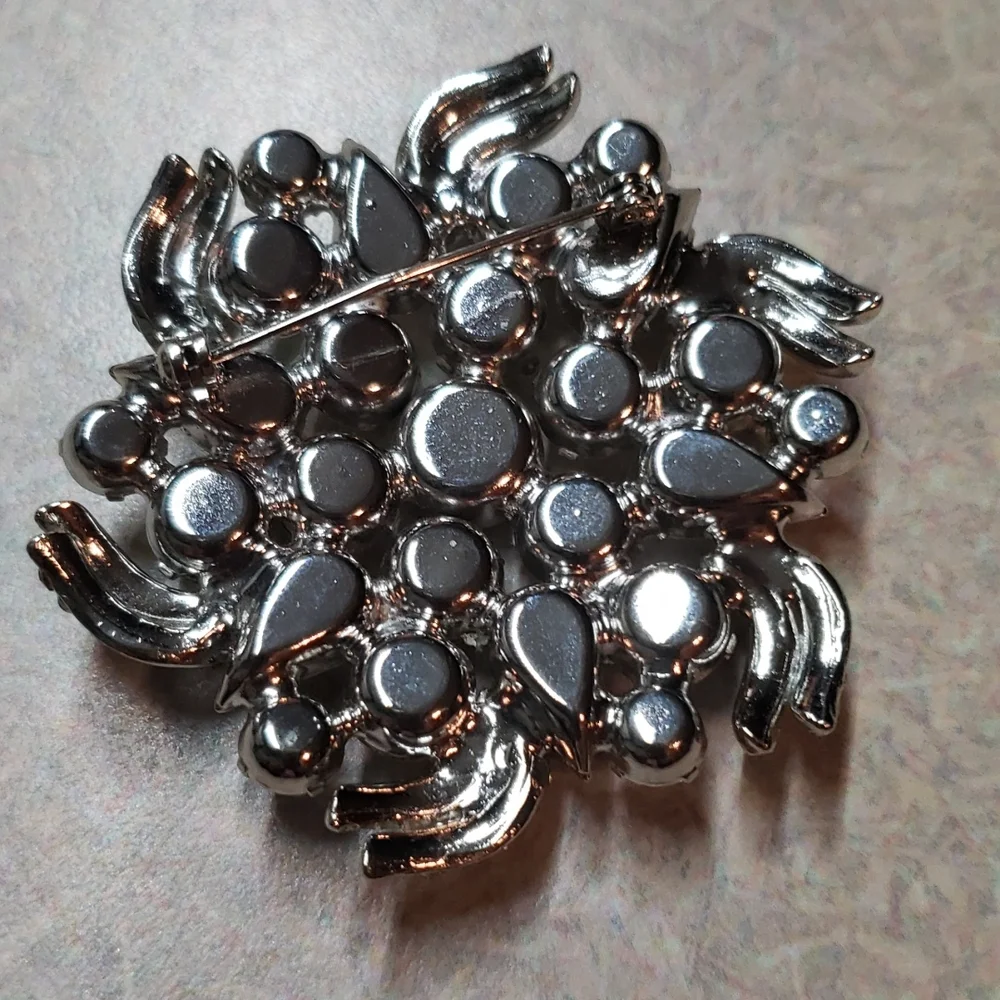 Beautiful crystal brooch - Picture 4 of 5
